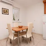 5464c * Pinezići